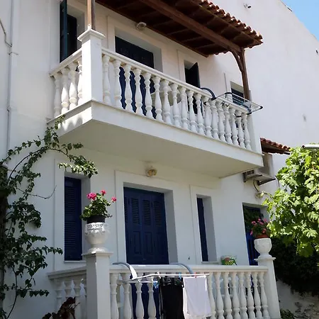 Eleni Apartment *